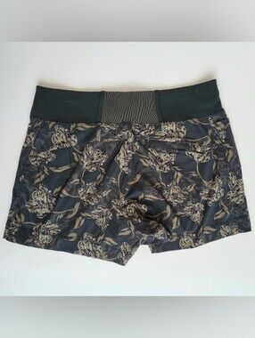 Athleta Trekkie North Printed Shorts Size 14 Olive Floral Athletic 3.5" Inseam
